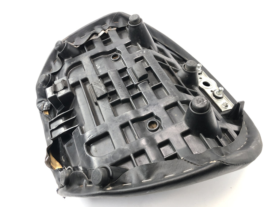 スズキ VZ1500 WVCU [2011] - 運転席ベンチシート