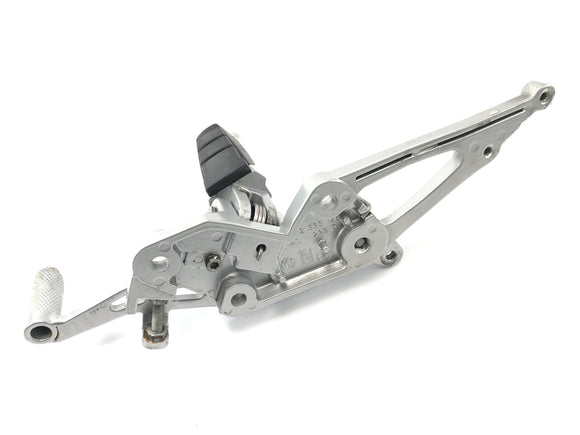 BMW K 1200 GT K12 [2003] - Systém opěrky nohou vpravo s opěrkou nohou řidiče a brzdovým pedálem