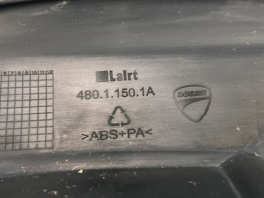 Ducati Multistrada 1200 S Touring [2009] - Elülső burkolat légcsatorna csőr
