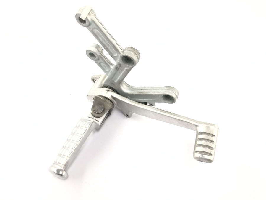 TRIUMPH DAYTONA 955I T595 [1998] - Fußraste Fußrastenhalter mit Bremspedal rechts