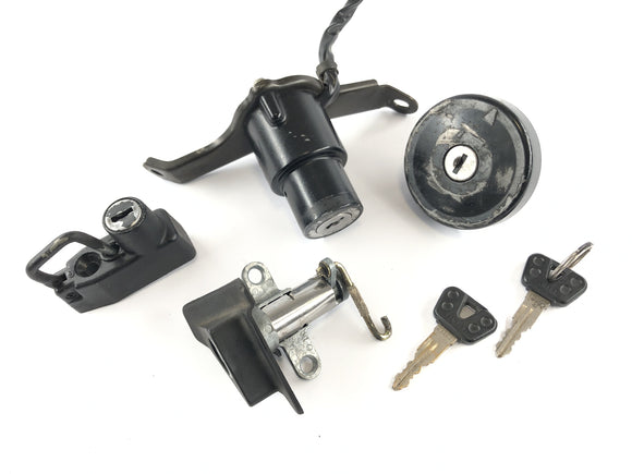 Yamaha v Max 1200 2We [1996] - слесарь, заполняющий шлюз бак helmschloss