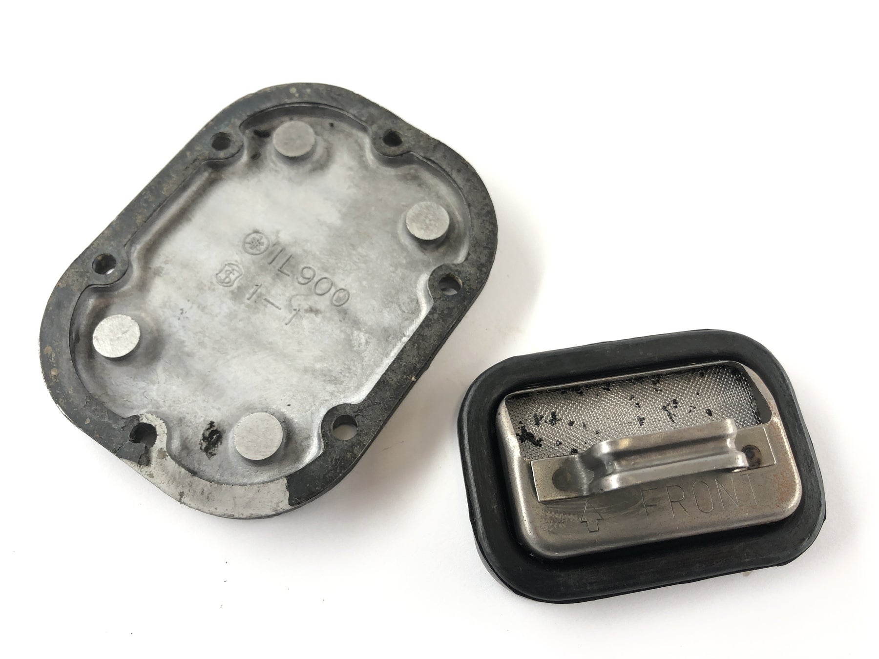 Yamaha XS 400 2A2 [1982] - Engine cover oil strainer with cover