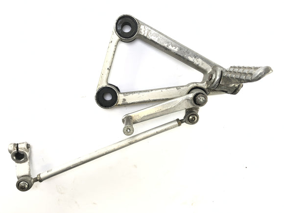 Cagiva Mito 125 8p [1991] - Footrestraste del conducente a sinistra con pedale e collegamento di commutazione