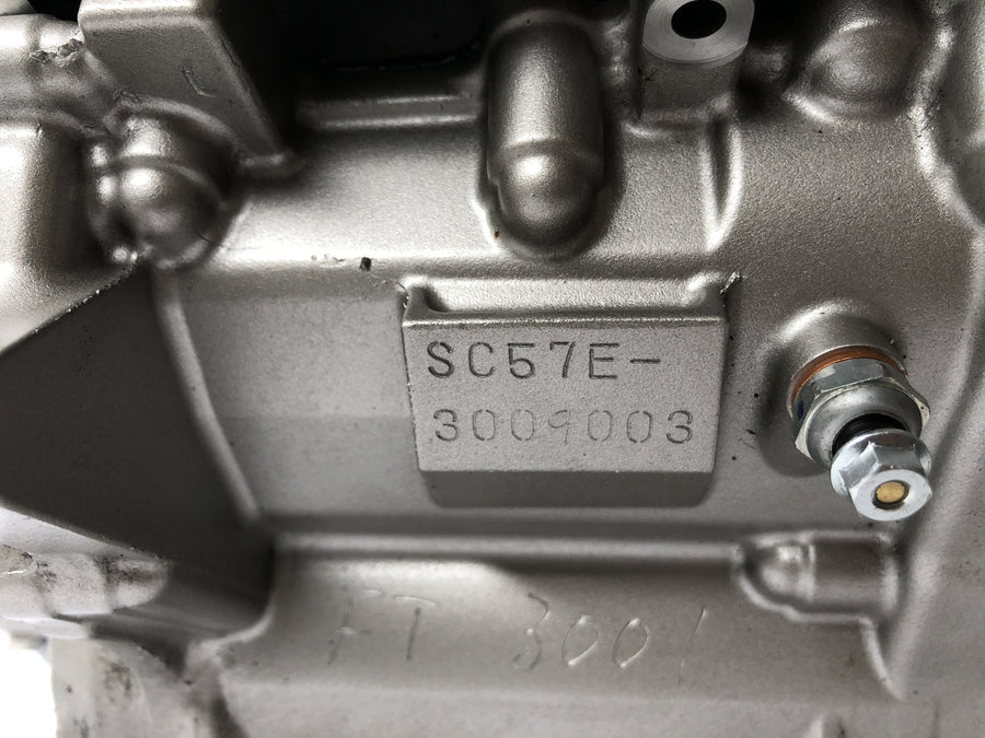 Honda CBF 1000 A SC58 [2006] - Bloque de motor de carcasa del motor con enchufes y cilindros en funcionamiento