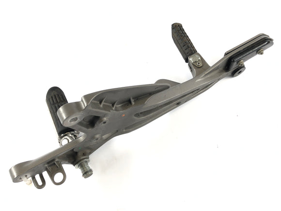 Honda CBF 1000 A SC58 [2006] - Assiette de repose-pied à droite