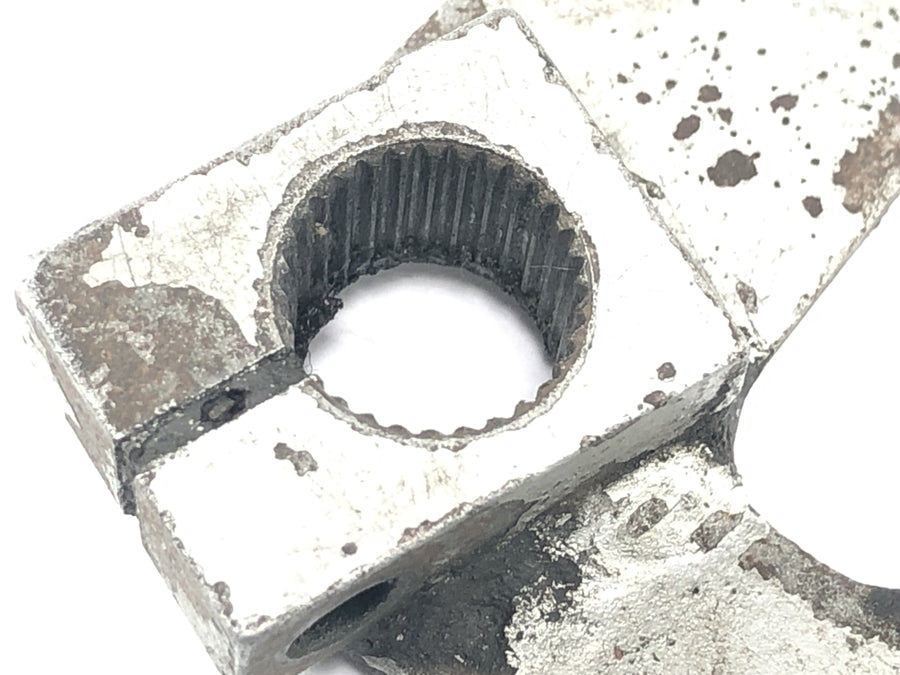 Moto Guzzi V7 Special [1971] - supporto leva freno con tiranteria freno