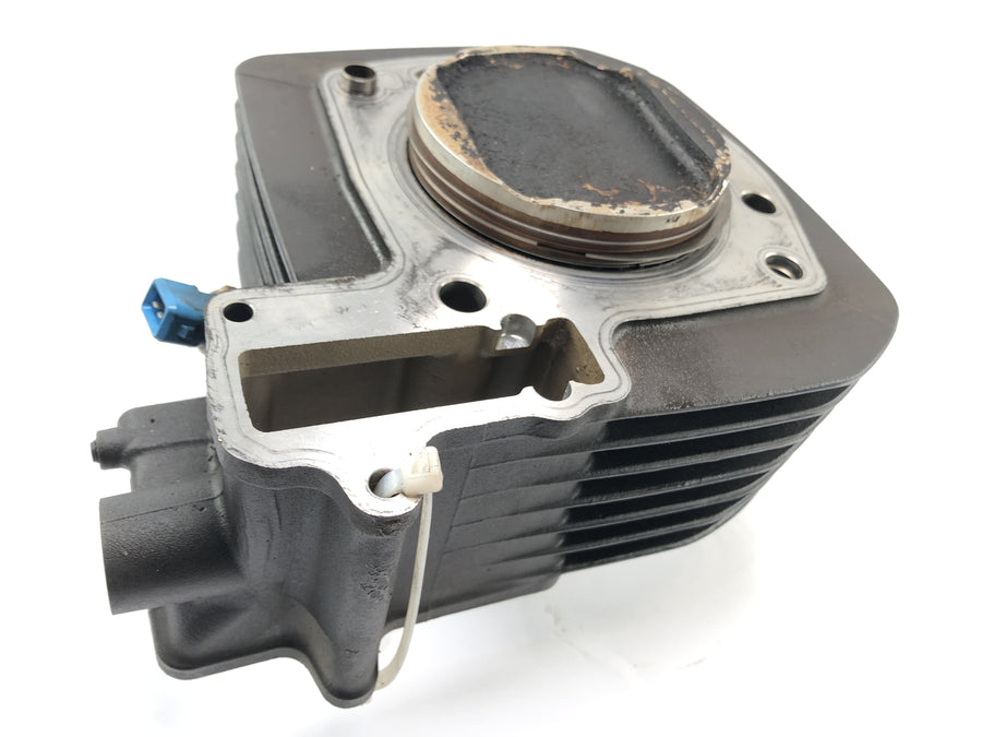 Moto Guzzi Stelvio 1200 4V [2009]  - 右边有活塞的气缸