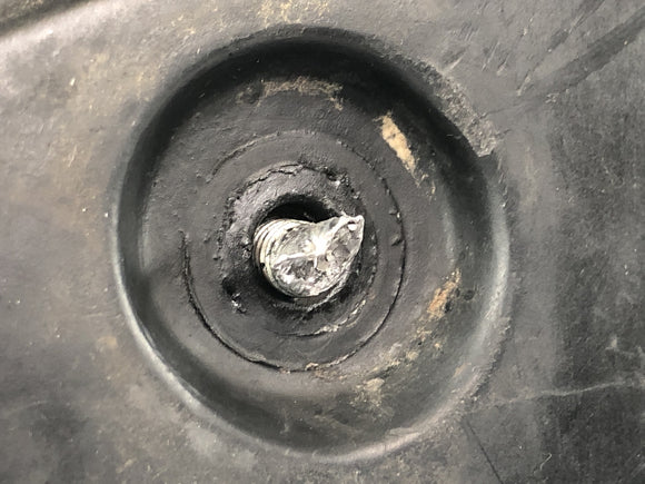 KTM 640 LC4 EGS [1999] - Tank Benzintank Verkleidungsschrauben abgebrochen