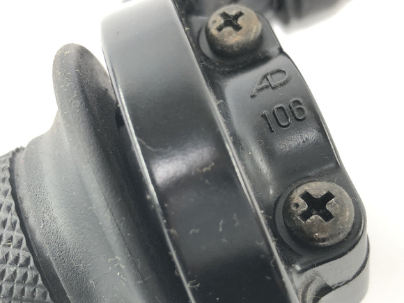 Triumph Sprint St 1050 [2005]  - 右側のガスグリップハンドルバーフィッティング