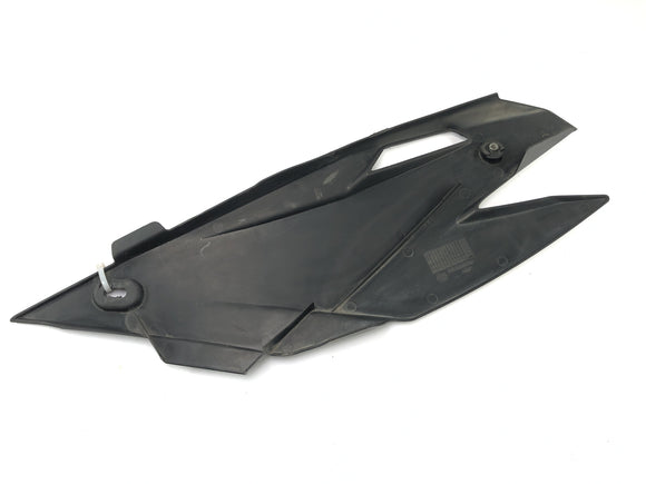 SWM SM 125 R [2018] - revêtir à l'arrière du côté des pièces de revêtement sur l'ensemble gauche et droit