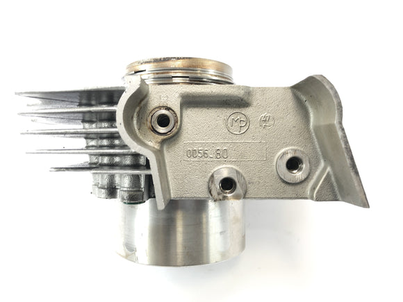 Ducati Monster M600 [1995] - Cylindre de cylindre Cylindre avec des pistons au cylindre arrière