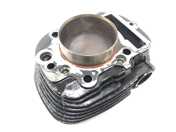 ヤマハXVS 650ドラッグスターVM03 [2001]  - ピストンが背後にあるシリンダー