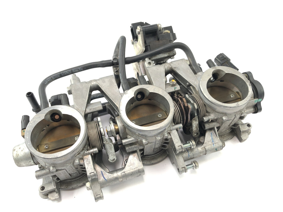 Triumph Street Triple R 675 D67ld [2010] - Injector in de gasklep