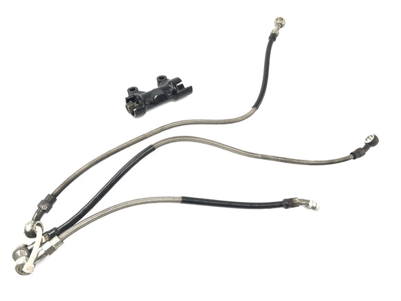 Triumph Daytona 900 T300 [1993] - Linha de freio na frente de aço flexível