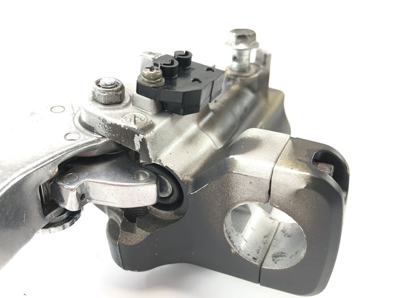 Suzuki VZ 1500 WVCU [2011] - Насос переднего тормоза Насос ручного тормоза Крепление руля правый