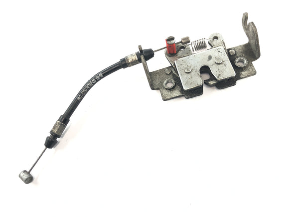 Yamaha MT 03 RM02 [2007] - Chiusura sella con bullone di bloccaggio sella con cavo Bowden