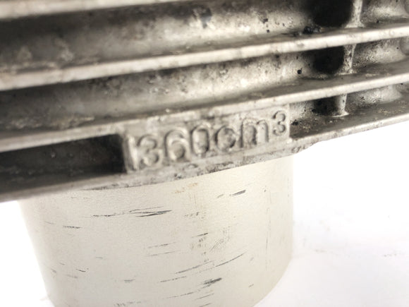 スズキ対1400 VX51L [1987]  - シリンダーとピストン