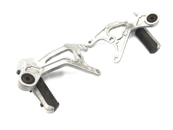 Suzuki GSX-R 1100 W GU75 C [1994] - Система подножек пассажира справа и слева