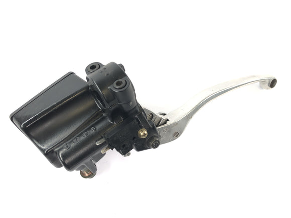 Yamaha XJR 1300 RP06 [2002] — Тормозной насос, насос ручного тормоза, штуцер тормозного рычага, главный цилиндр, передний правый