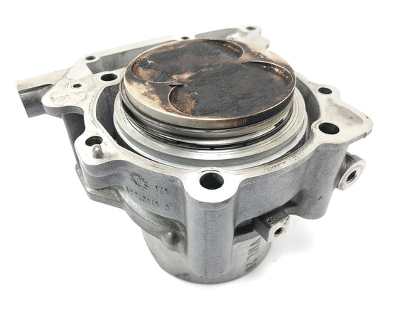 Aprilia SL 1000 Falco PA [2000] - Cilindro con pistones en la parte posterior