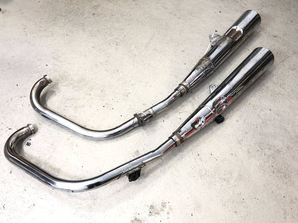 Honda XBR 500 PC15 [1989] - Tlumič výfuků vlevo a vpravo