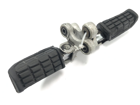 Yamaha FJ 1100 47E [1985] - förarens fotstöd åt vänster och höger