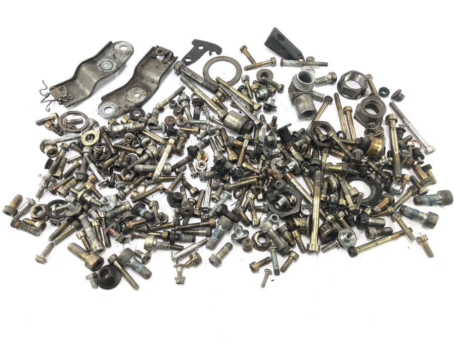 DUCATI 999 H4 [2003] - Ruuvit ja jäännösosat ovat ruuhkaisia