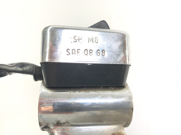 Moto Guzzi V7 Special [1971] - Stuurfittingen aan de linkerkant met koppelingshendel