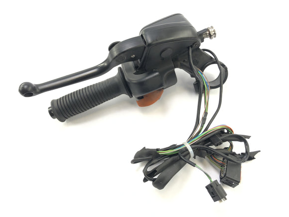 BMW R 1100 S R11S [2005]  - 右側のハンドルバーフィッティングがステアリングスタブステアリングスイッチとハンドブレーキポンプを備えています