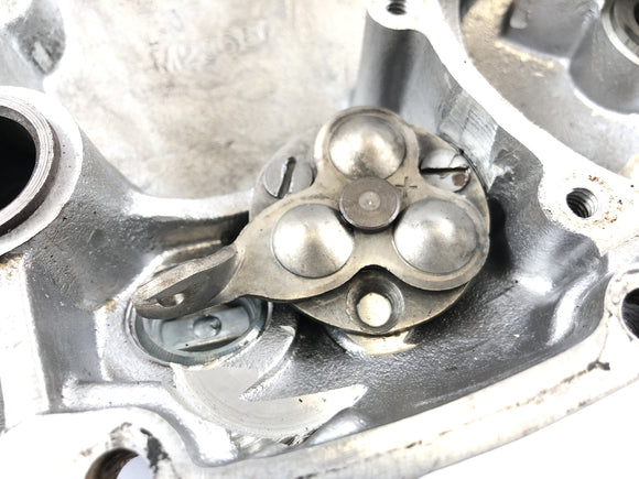 Triumph Bonneville T140V [1976] - Tapa del motor de cubierta engranada a la derecha