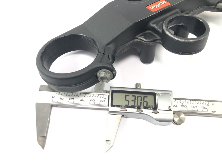 Aprilia RSV 1000 RP Mille [2001] - fork bridge at the top