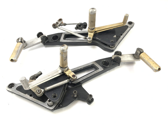 Kawasaki GPZ 1000 RX [1987] - Pais de apoio para os pés com apoio de pés e pedais à esquerda e direita