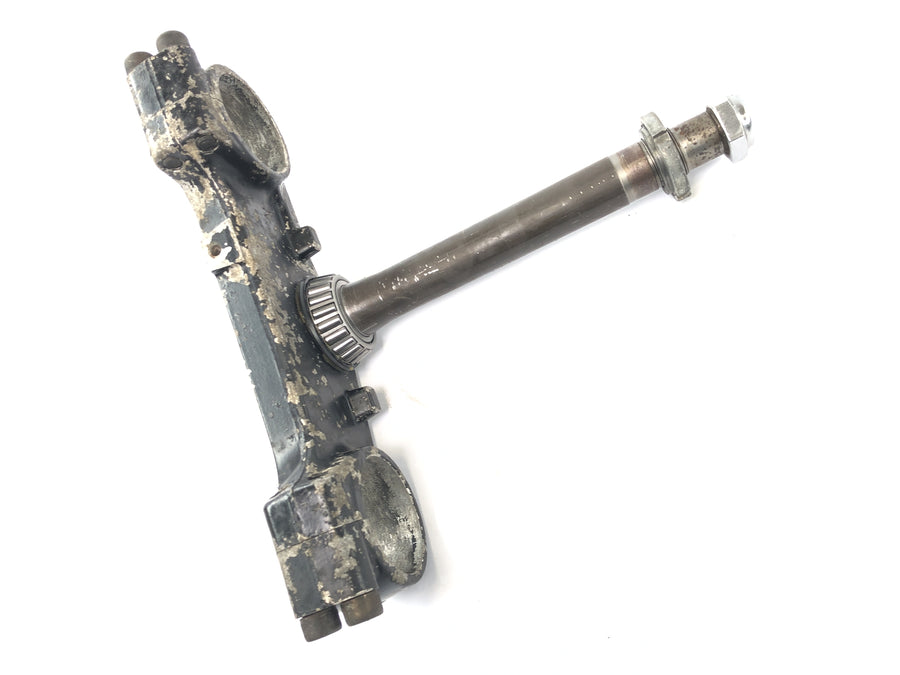 Suzuki GSX-R 1100 W GU75 C [1994] - dolny zacisk widelca