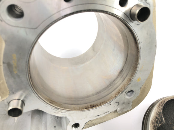 BMW R 1100 RT 259 [1999] - cilindro con pistón a la izquierda