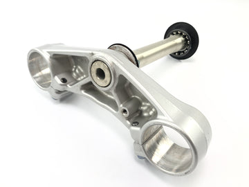 Triumph Street Triple R 675 D67ld [2010]  - フォークブリッジの下