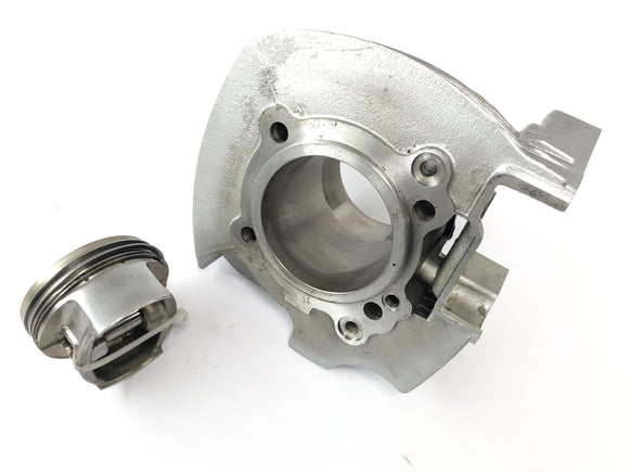 Ducati Monster M600 [1995] - Cylindre de cylindre Cylindre avec des pistons au cylindre arrière