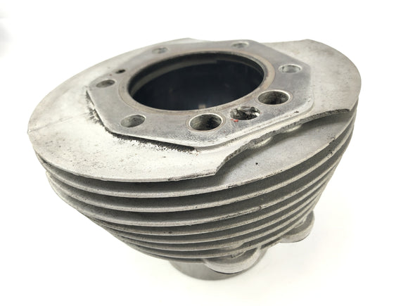 Moto Guzzi V7 Special [1971]  - 右側にピストンが付いたシリンダー