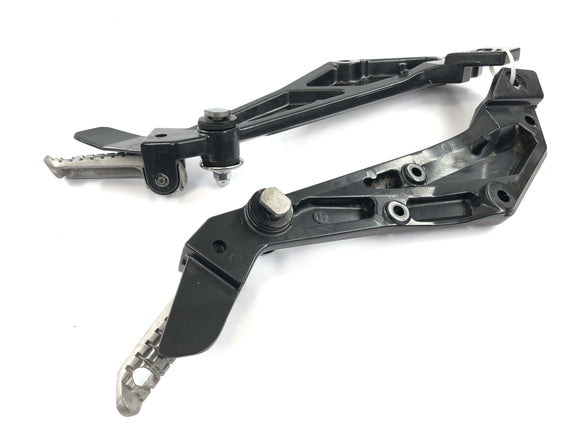 川崎GPZ 1100 ZXT10E [1997]  - 右と左のソシアのラストホルダーとフットレスト