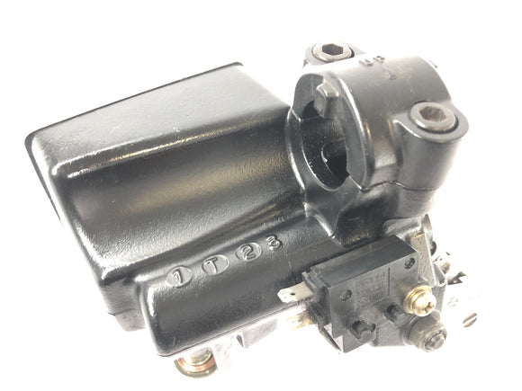 Yamaha XJR 1300 RP06 [2002] — Тормозной насос, насос ручного тормоза, штуцер тормозного рычага, главный цилиндр, передний правый