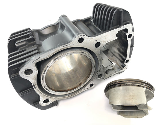 Suzuki VZ 1500 WVCU [2011] — Цилиндр с поршневым цилиндром сзади