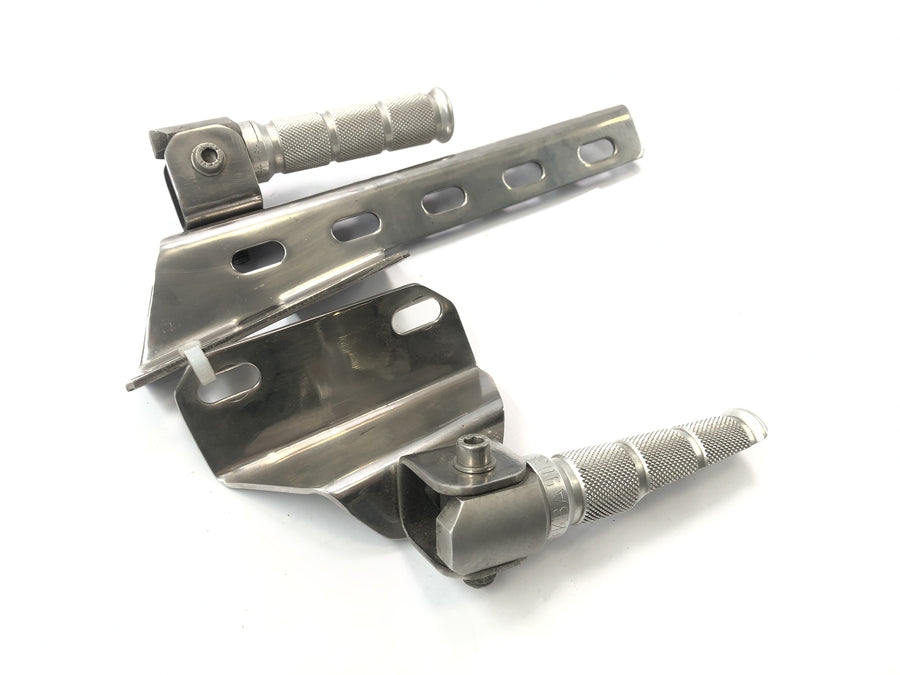 Triumph Speed Triple T509 [1998] - passenger footrest system