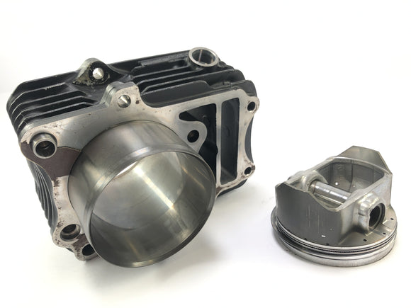 Kawasaki VN 800 Classic [2000] - válec s pístovým válcem za sebou