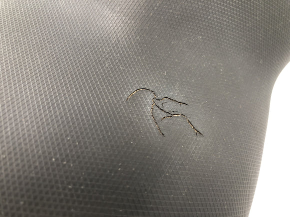 BMW K 1200 S K12S [2004] - Estofamento do banco motorista passageiro preto com defeito de trincas