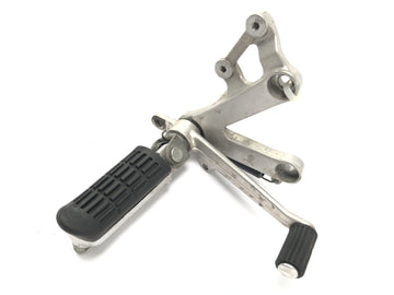 Honda CBR 900 RR SC28 [1994] - Fußrastenanlage rechts Fahrer Fußraste mit Bremspedal