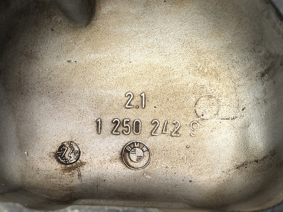 BMW R75/5 [1973] - крышка клапана справа