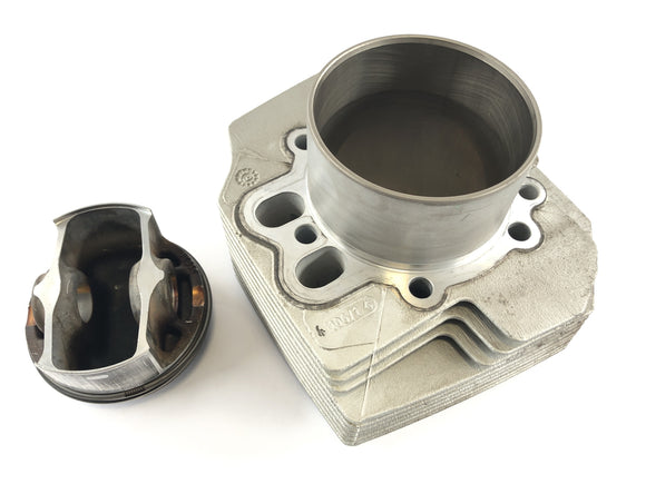 Moto Guzzi Norge 1200 [2006] - Cylinder med kolvar till höger