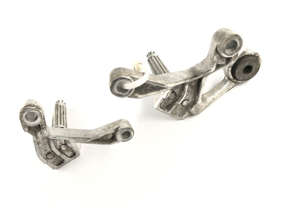 Yamaha YZF 750 R 4NHN [1996] - Pediatryczne podnóżki z właścicielami po lewej i prawej podnórze