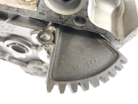 Triumph Bonneville T140V [1976] - Cubierta de engranajes en el interior