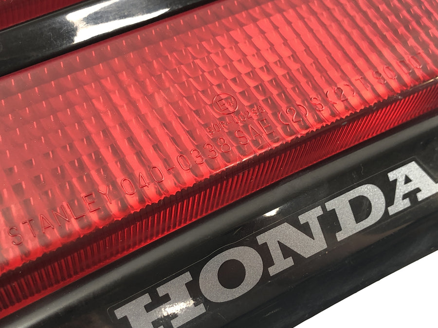 Honda CBR 900 RR Fireblade SC33 [2000] - zadní světlo zadní světlo brzdové světlo s rámem kapotáže