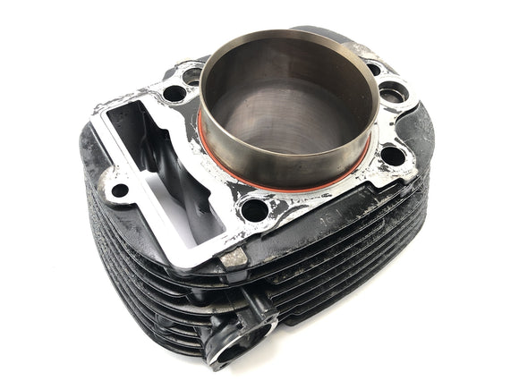 ヤマハXVS 650ドラッグスターVM03 [2001]  - ピストンが背後にあるシリンダー